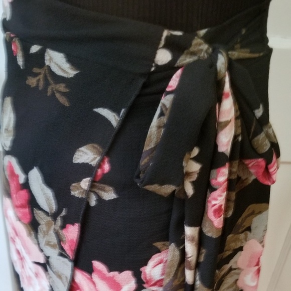 Floral wrap skirt - Picture 4 of 4